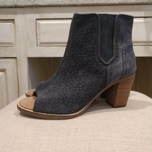 Tom's Peep toe booties